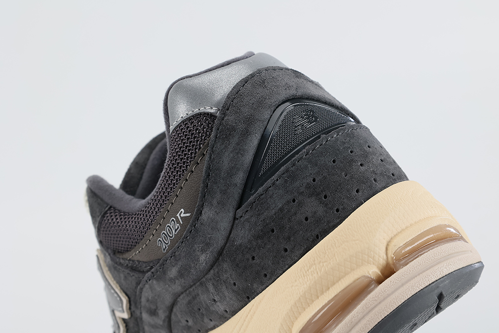new balance 2002r ‘phantom’ replica