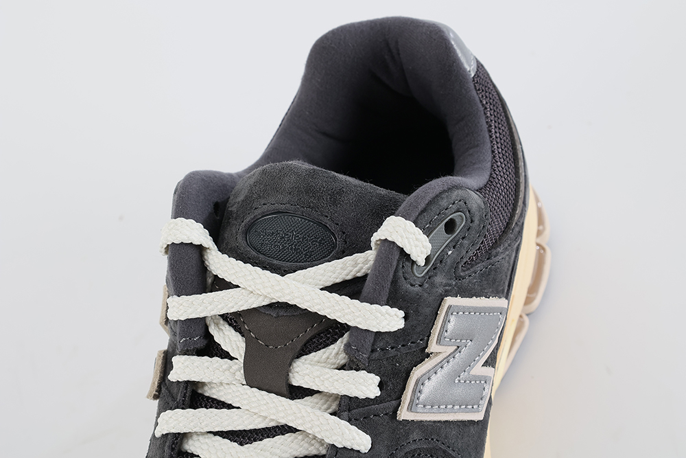 new balance 2002r ‘phantom’ replica