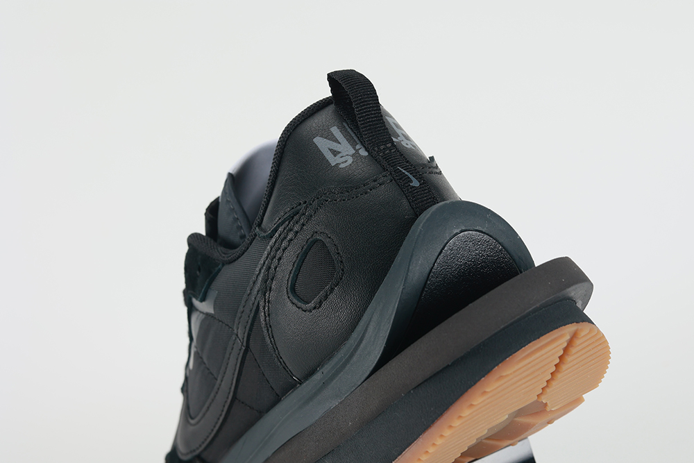 sacai x nk vaporwaffle ‘black gum’ replica