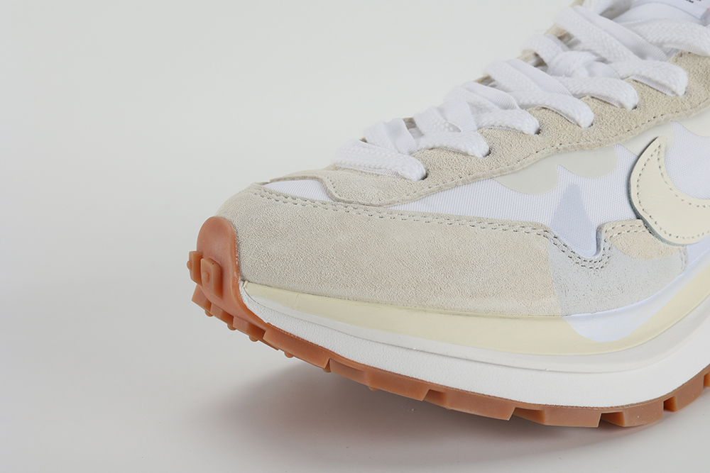sacai x nk vaporwaffle ‘sail gum’ replica