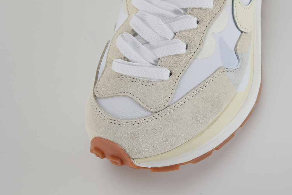 sacai x nk vaporwaffle ‘sail gum’ replica