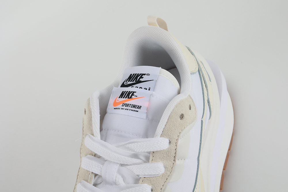 sacai x nk vaporwaffle ‘sail gum’ replica