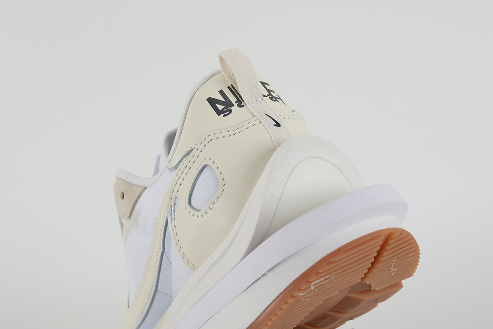 sacai x nk vaporwaffle ‘sail gum’ replica