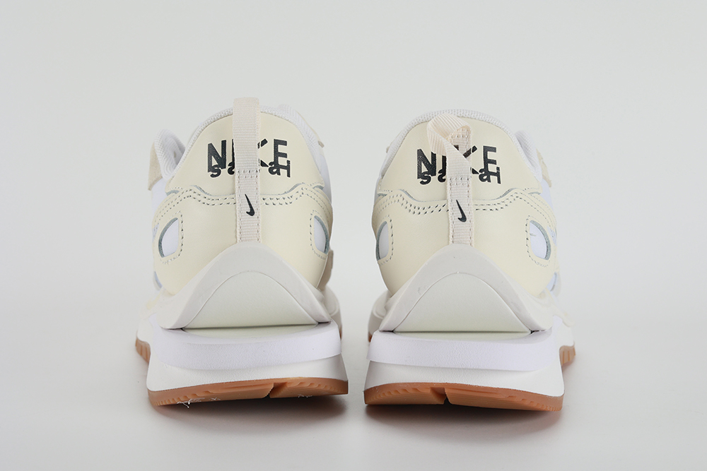 sacai x nk vaporwaffle ‘sail gum’ replica
