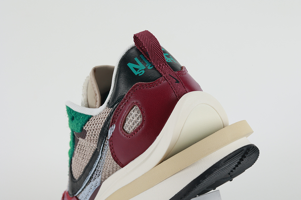 sacai x nk vaporwaffle sp ‘villain red’ replica