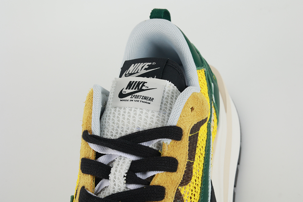 sacai x nk vaporwaffle ‘tour yellow’ replica