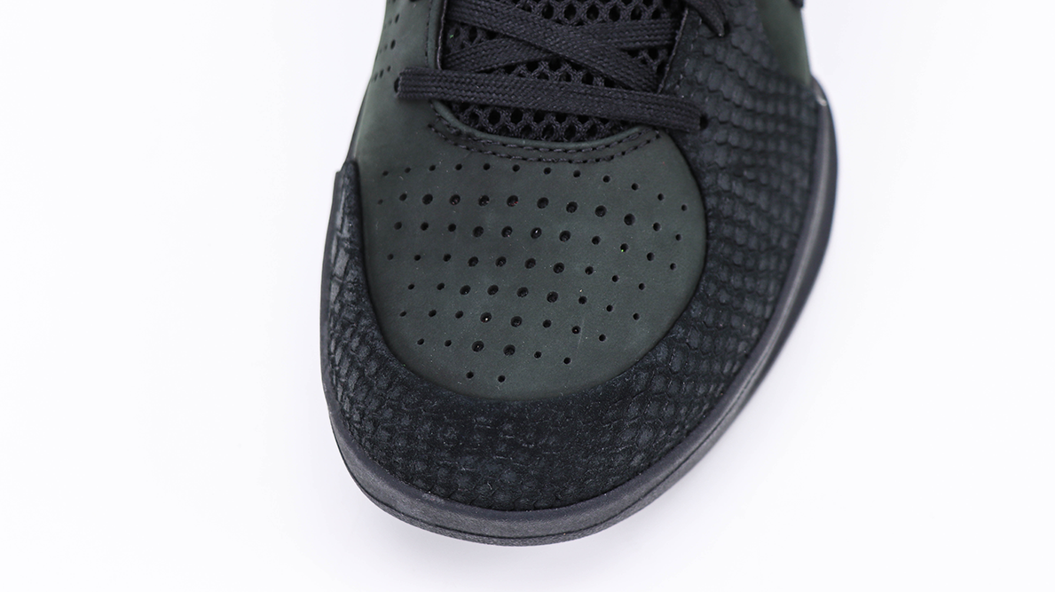 zoom kobe 4 protro ‘gift of mamba’ replica