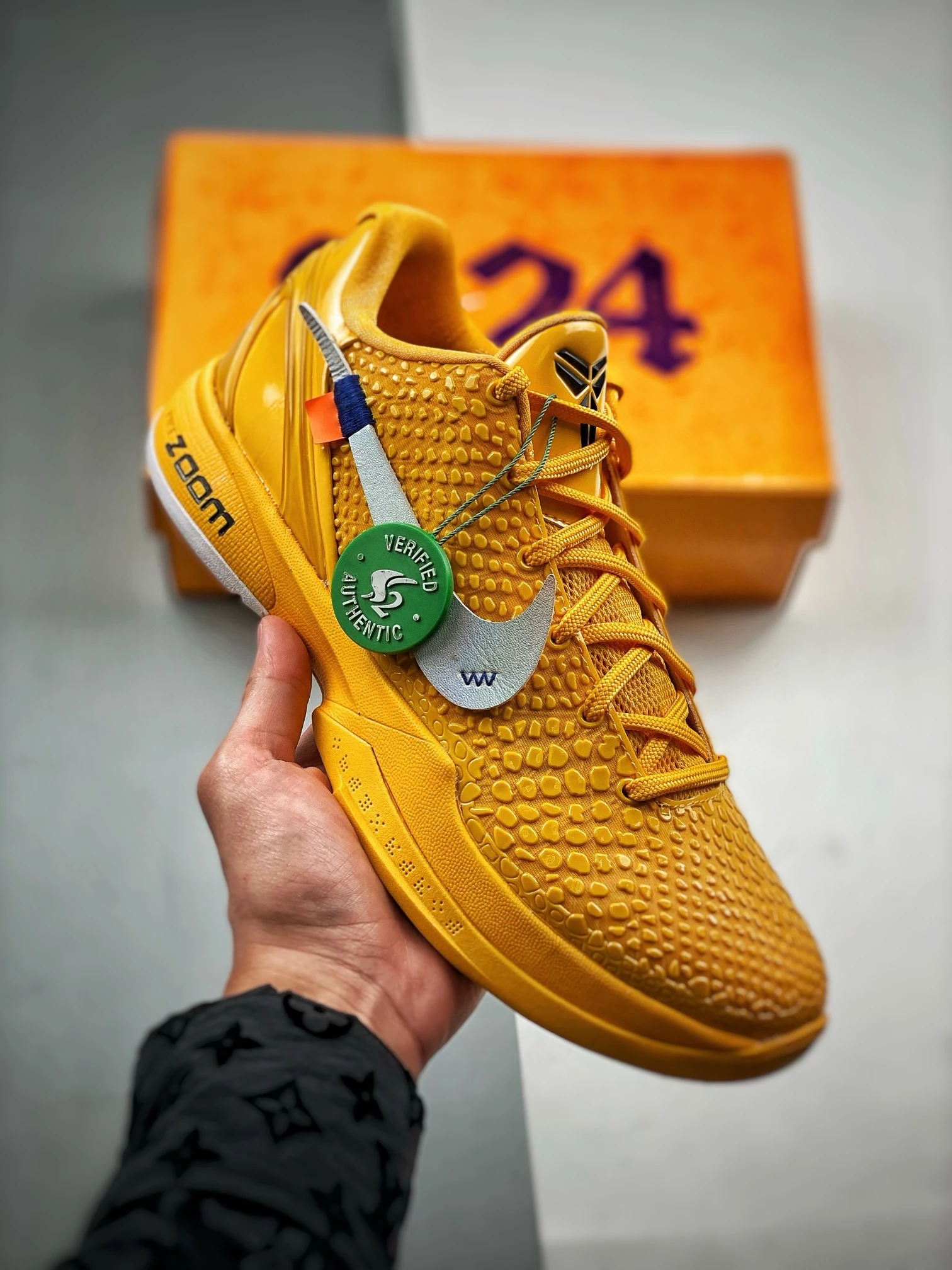 kobe 6 x off-white “university gold” replica