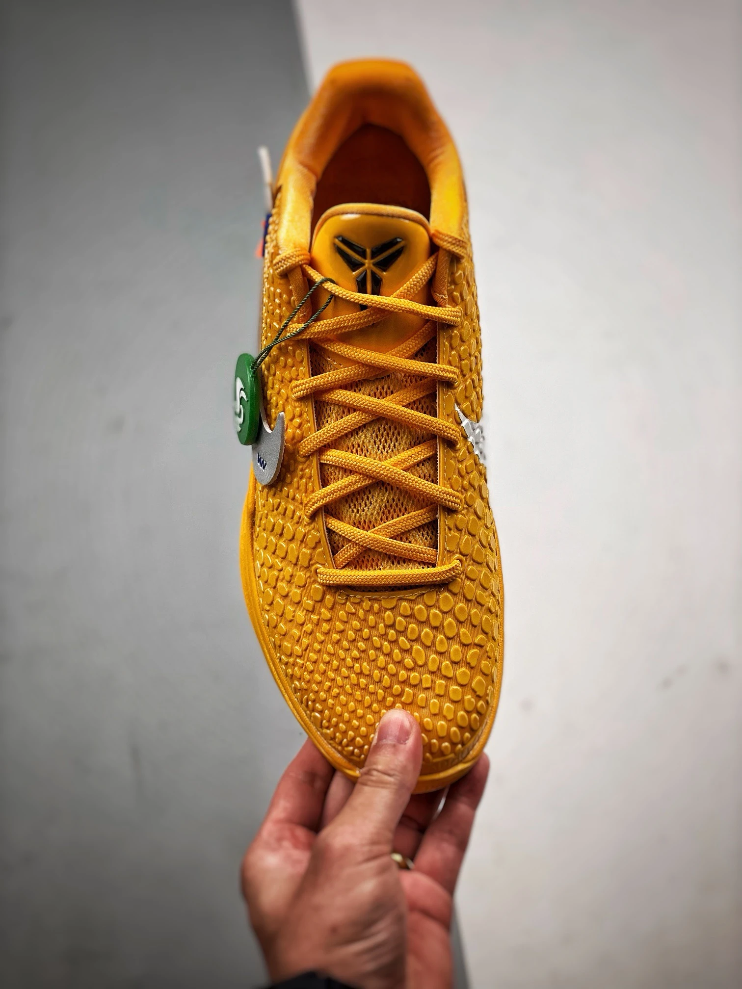 kobe 6 x off-white “university gold” replica