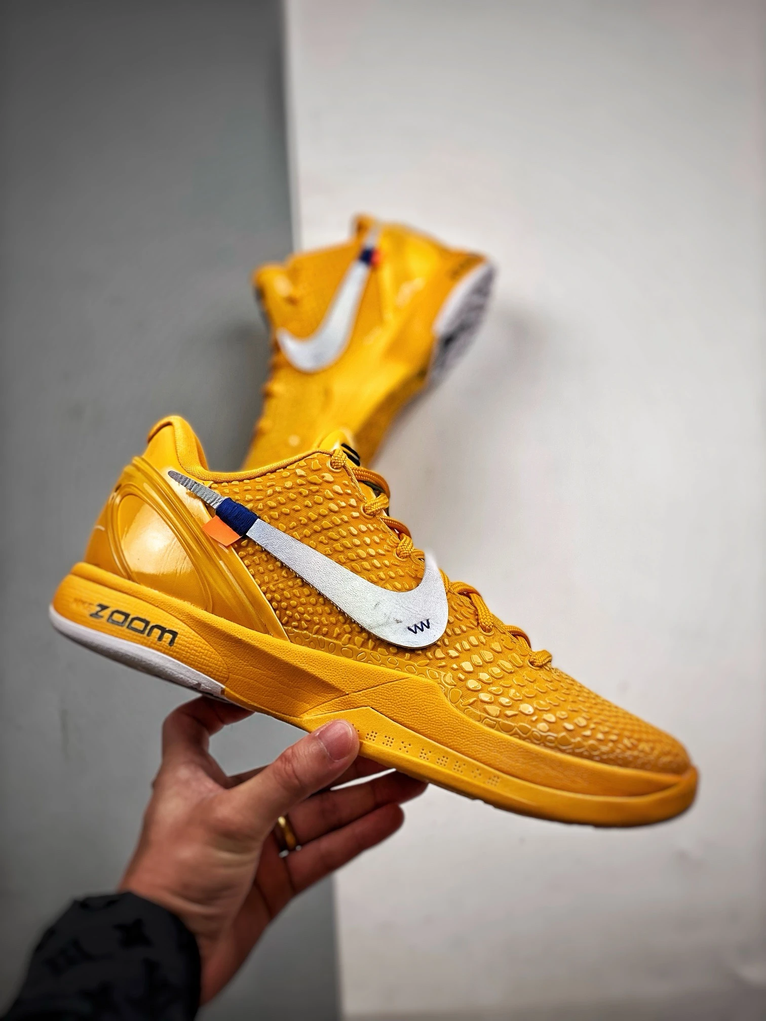 kobe 6 x off-white “university gold” replica